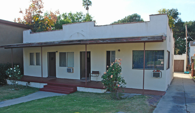 2123-2141 Lake Ave in Altadena, CA - Building Photo - Building Photo