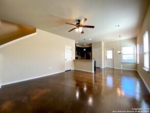 1518 Lucille St in Seguin, TX - Building Photo - Building Photo