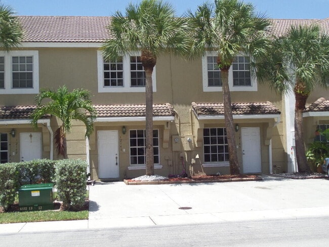 12147 SW 3rd St in Pembroke Pines, FL - Building Photo - Building Photo