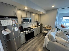 40 B St, Unit 1 in Boston, MA - Foto de edificio - Building Photo
