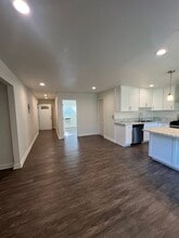 Villas at Orange in Orange, CA - Foto de edificio - Building Photo