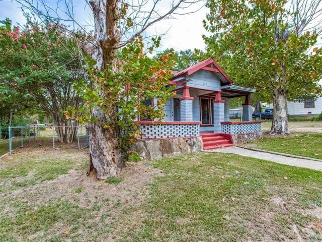 property at 609 E Monterey St
