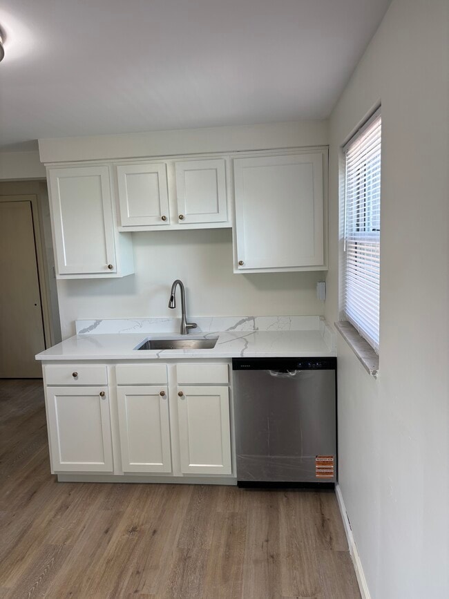 244 Clairmont Ave, Unit 2 in West View, PA - Building Photo - Building Photo