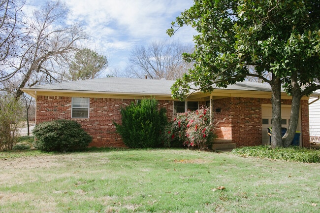 property at 2502 N Monroe St