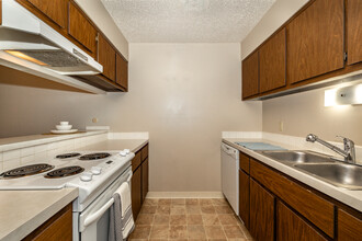 Eastgate Apartments in Wichita, KS - Building Photo - Interior Photo