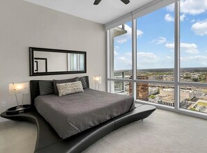 150 E Robinson St in Orlando, FL - Foto de edificio - Building Photo