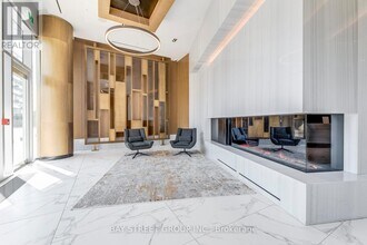 15 Queens Quay E in Toronto, ON - Building Photo - Building Photo