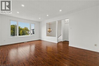 310 Southill Dr in Kitchener, ON - Building Photo - Building Photo