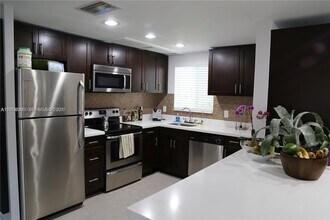 8940 SW 95th Ave in Miami, FL - Building Photo - Building Photo