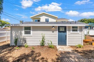 323 S Ditmar St in Oceanside, CA - Building Photo