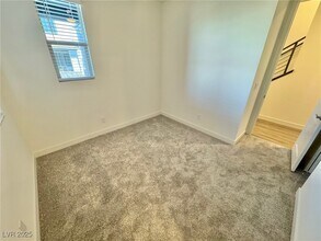 1548 Little Penguin St in Las Vegas, NV - Building Photo - Building Photo