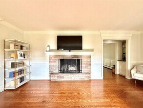 43 Glen Way in Cold Spring Harbor, NY - Building Photo - Building Photo