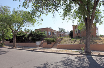 114-118 Sycamore St NE in Albuquerque, NM - Building Photo - Building Photo