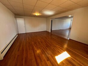 120 W Mellen St in Hampton, VA - Foto de edificio - Building Photo