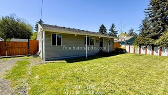 5715 SE 115th Ave in Portland, OR - Building Photo