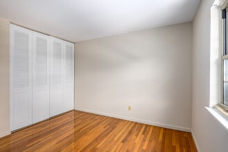 Berdan Court in Wayne, NJ - Building Photo - Interior Photo