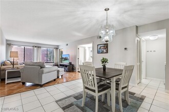 110 Cypress Way E in Naples, FL - Building Photo - Building Photo