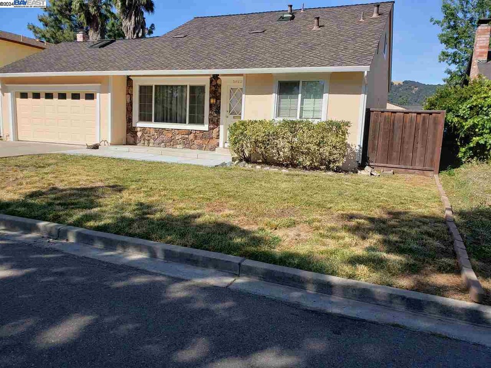 3422 Isle Royal Ct in Pleasanton, CA - Building Photo