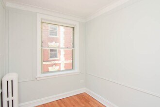 545 W Surf St in Chicago, IL - Foto de edificio - Building Photo