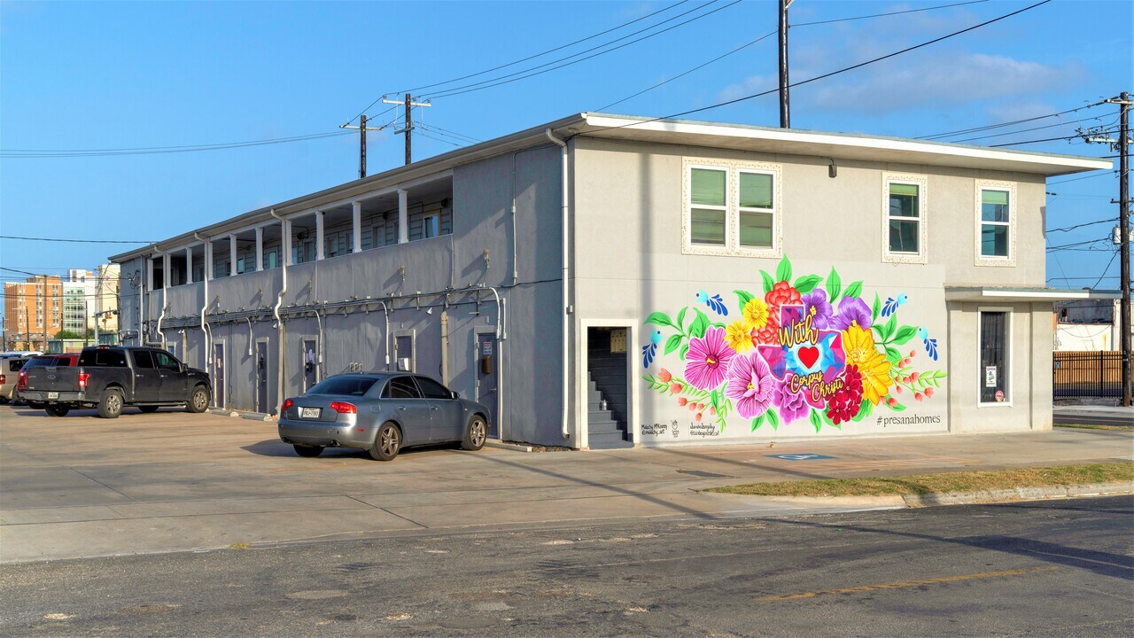 1112 Morgan Ave in Corpus Christi, TX - Building Photo