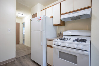 Oakview Apartments in Grand Rapids, MI - Building Photo - Interior Photo