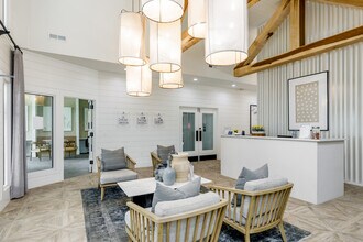 Four Seasons in Yorktown, VA - Foto de edificio - Interior Photo