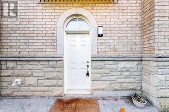 28 Lavallee Cres in Brampton, ON - Building Photo - Building Photo