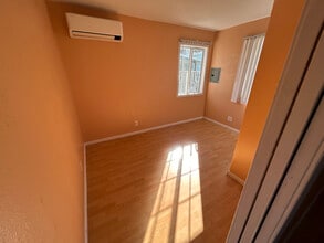 1811 N Lincoln St in Burbank, CA - Foto de edificio - Building Photo