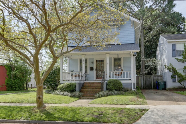 property at 813 W 52nd St
