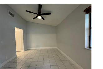 710 Congressional Way in Deerfield Beach, FL - Foto de edificio - Building Photo
