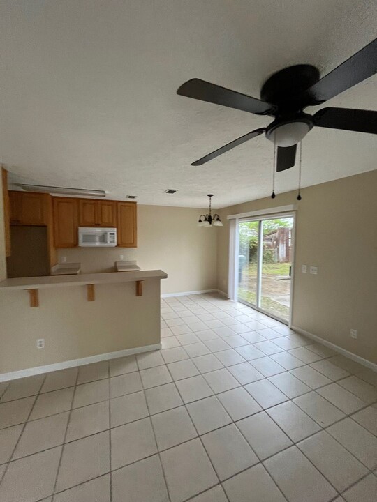 1303 County Rd 390 in Lynn Haven, FL - Building Photo