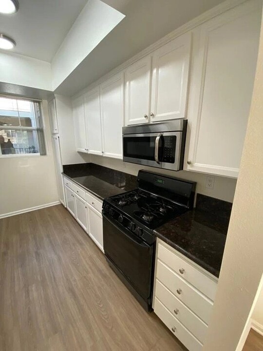 1725 Butler Ave in Los Angeles, CA - Building Photo