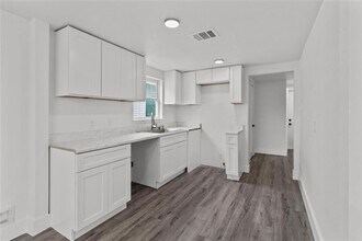3312 Sealy Ave in Galveston, TX - Building Photo - Building Photo