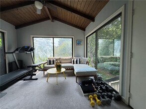 15 Bliss Mine Rd in Middletown, RI - Building Photo - Building Photo