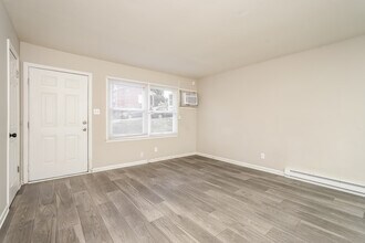 Greenwood Gardens in Greensboro, NC - Building Photo - Building Photo