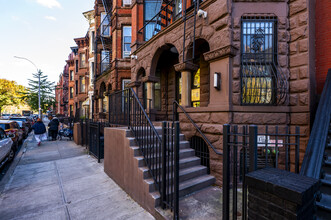 342 Lafayette Ave in Brooklyn, NY - Foto de edificio - Building Photo