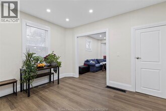 114 Elm Ave in Windsor, ON - Foto de edificio - Building Photo