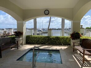 802 W Windward Way in Lantana, FL - Building Photo - Building Photo