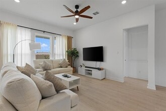 20240 Smedley Dr in Pflugerville, TX - Foto de edificio - Building Photo