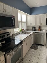 48 Dawn St in Fairfield, CT - Foto de edificio - Building Photo