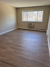 2260 N Summit Ave, Unit 105 in Milwaukee, WI - Foto de edificio - Building Photo