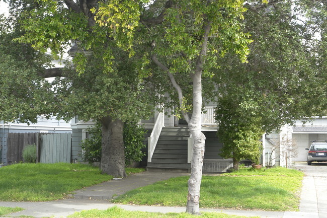 1605 Lincoln Ave in Alameda, CA - Foto de edificio - Building Photo