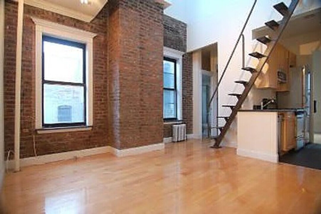 East 18th Street in New York, NY - Building Photo