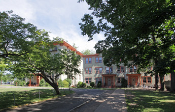 Siesta Park Apartments in Plainfield, NJ - Building Photo - Building Photo