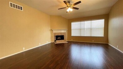 8203 MacGregor Dr in Arlington, TX - Building Photo - Building Photo