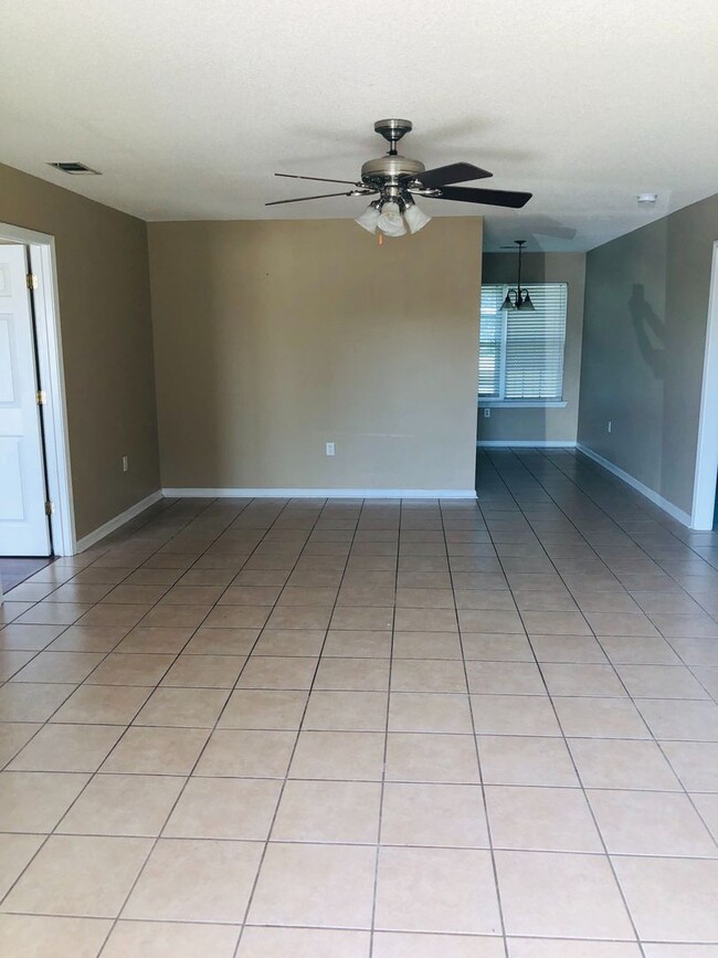 1610 Rebekah Rd in Statesboro, GA - Foto de edificio - Building Photo