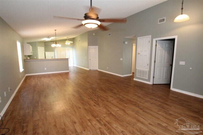 386 Mizzen Ln in Pensacola, FL - Building Photo - Building Photo