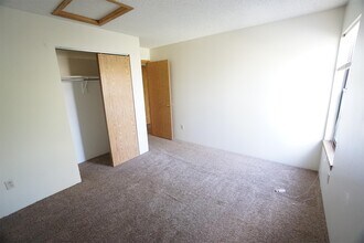 364 S Estes St in Lakewood, CO - Building Photo - Building Photo