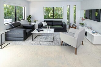 77 NE 43rd St in Miami, FL - Building Photo - Building Photo