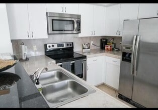 19601 E Country Club Dr in Aventura, FL - Foto de edificio - Building Photo